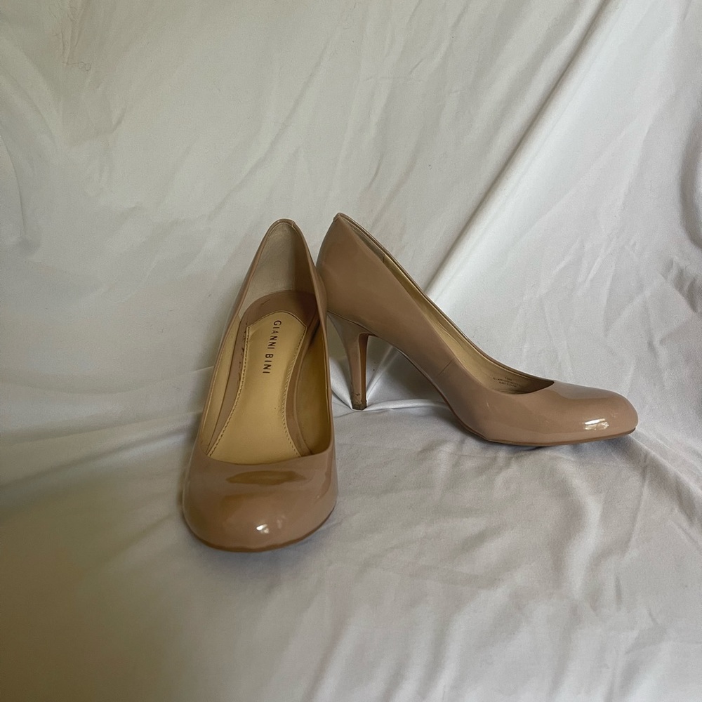 Gianni Bini nude heels